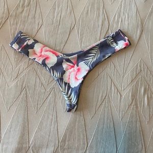 Stone Fox Tucker bottom